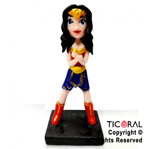 ADORNO MUJER MARAVILLA PORCELANA FRIA x 1